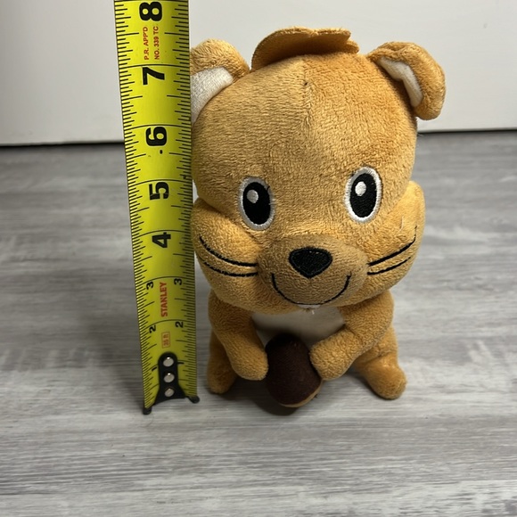 Cute plush squirrel holding acorn - Picture 5 of 5
